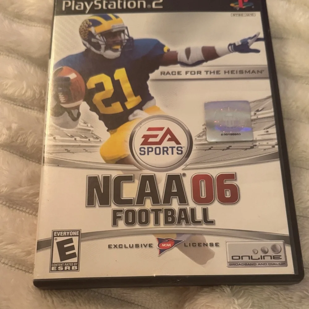 NCAA 06 Football for PlayStation 2 - Black and White